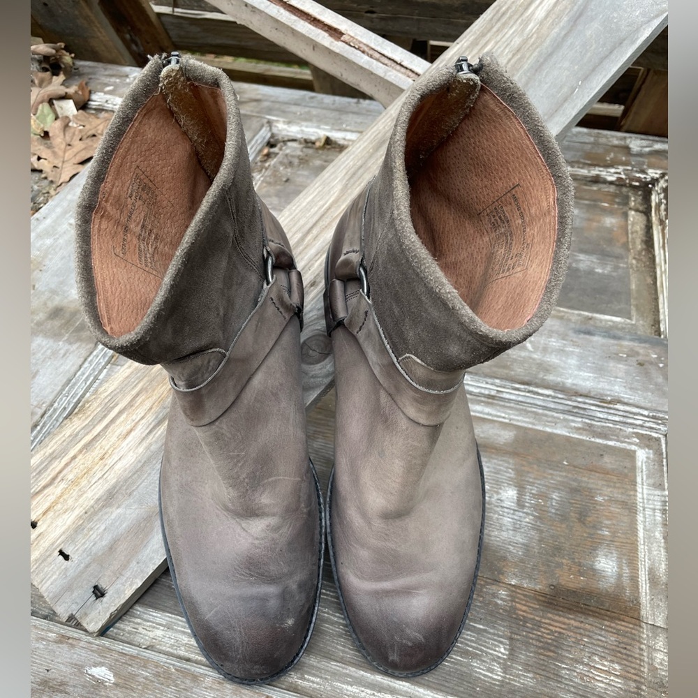 Andrew Marc boots